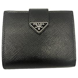 Prada Saffiano Bi-fold Kompakt-Portemonnaie mit Lasche