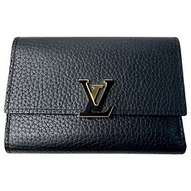 Louis Vuitton Portefeuille Capucines Compact Wallet