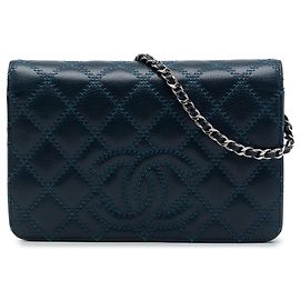 Portafoglio Chanel Blue Stitched CC Quilted Calfskin Wallet on Chain