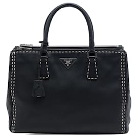 Bolsa Galleria Prada em couro de bezerro City preto, tamanho Medium, com costura à mão e fecho duplo
