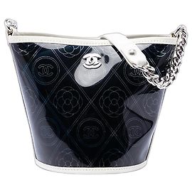 Borsa a secchiello Chanel Coco Camellia Small in PVC nero e vitello stropicciato