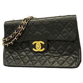 Sac à épaule Chanel en agneau noir