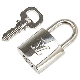 Set Chiave e Lucchetto Louis Vuitton Accessorio in Metallo