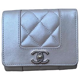 Portafoglio a tre scomparti Chanel Mademoiselle