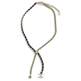 Collana a catena Chanel Coco Mark in pelle con stella e quadrifoglio