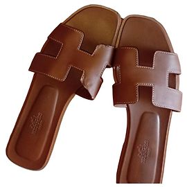 Hermès Oran Pantoletten aus braunem Leder