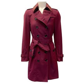 Trench-coat Burberry bordeaux à double boutonnage en coton avec col amovible orné de cristaux