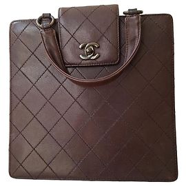 Borsa trapuntata Chanel in pelle marrone