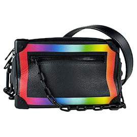 Bolso de hombro Louis Vuitton Taiga Mini Soft Trunk