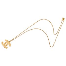 Collana con pendente Chanel CC placcata oro