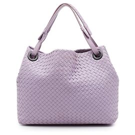 Bottega Veneta Garda Tote Medium aus Nappa Intrecciato in Lila