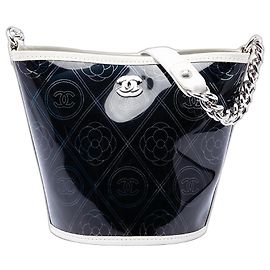 Borsa a secchiello Chanel Coco Camellia Small in PVC nero e vitello stropicciato