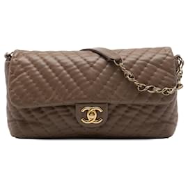 Borsa a tracolla Chanel Jumbo Chevron in vitello iridescente surpiqué marrone