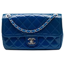 Borsa a tracolla Chanel Medium Quilted Patent Coco Shine Flap Blu