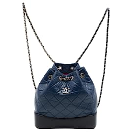 Zaino Gabrielle Chanel Small in pelle di vitello invecchiata matelassé bicolore blu