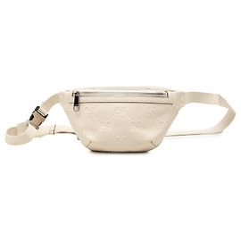 Borsetta cintura in pelle traforata con logo GG in rilievo Gucci bianca
