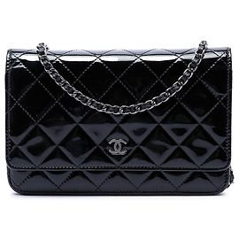 Borsa a tracolla Chanel CC matelassé in vernice nera Wallet On Chain