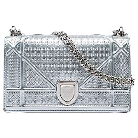 Borsa a tracolla Diorama Mini in pelle verniciata metallizzata Microcannage Argento