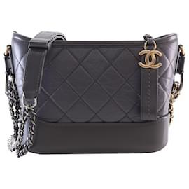 Borsa Gabrielle Hobo Crossbody Piccola in Pelle di Vitello Invecchiata Matelassé Grigia Chanel