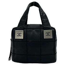 Chanel Handtasche aus schwarzem genarbtem Kalbsleder