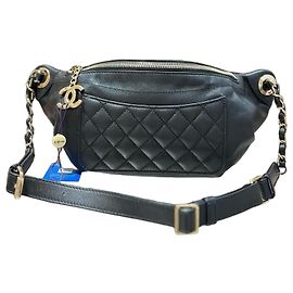 Chanel Bolsa de Cintura em Couro Acolchoado Preto