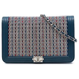 Carteira Chanel Boy Wallet On Chain em pele de cordeiro azul com cristais
