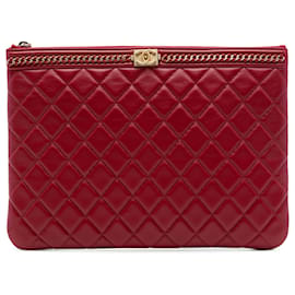 Chanel Boy O Case Clutch aus gestepptem Lammleder in Rot, Medium mit Kette
