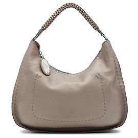 Fendi Selleria Schultertasche aus metallischem genarbtem Leder in Braun