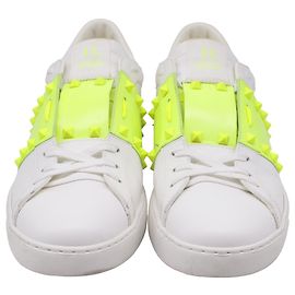 Sneakers Valentino Garavani Rockstud Untitled Neon in pelle bianca