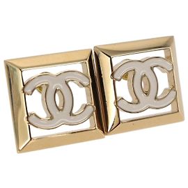 Orecchini CHANEL in metallo color oro con logo CC bianco, autentici ar14117M