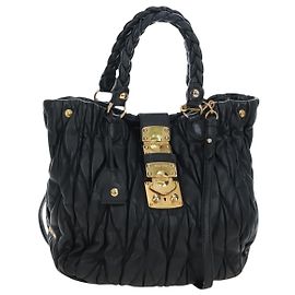 Miu Miu Matelassé Leder 2-Wege Tote Bag, schwarz und gold, authentisch ki6716V