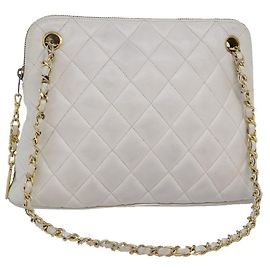 Borsa a tracolla CHANEL Matelassé con catena, in pelle bianca, con logo CC, codice articolo 76482.