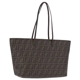 Bolso tote FENDI Zucca en lona PVC marrón y negra, auténtico 193498