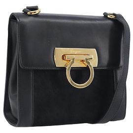 Salvatore Ferragamo Gancini Schultertasche aus Harako-Leder Schwarz Gold Auth 197468A