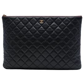 Clutch Chanel Large Quilted Caviar O Case Negra