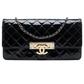 Borsa crossbody Chanel Quilted Patent Golden Class East West Wallet on Chain nera