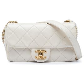 Borsa a tracolla Chanel Mini Quilted Calfskin Crystal Pearls Chain Flap bianca
