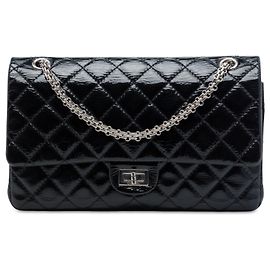 Borsa a tracolla Chanel Reissue 2.55 Double Flap 226 in pelle verniciata matelassé nera effetto stropicciato