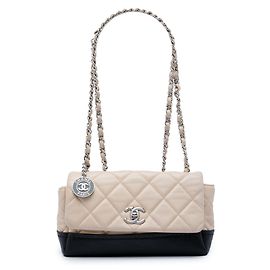 Bolso bandolera Chanel CC Bicolor de piel de becerro acolchada y caviar Single Flap negro