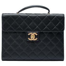 Maletín de negocios Chanel CC acolchado en cuero caviar negro