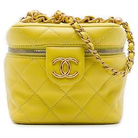 Small Vanity Case Chanel CC Matelassé in Pelle di Agnello Giallo con Catena