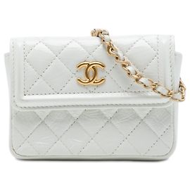 Borsa vita Chanel CC matelassé in vitello invecchiato lucido bianca