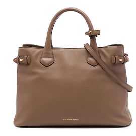 Bolso Satchel Burberry Medium de piel de becerro marrón y House Check Banner
