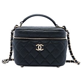 Kleine Chanel Vanity Case aus schwarzem gestepptem Kaviarleder mit Tragegriff und Kette