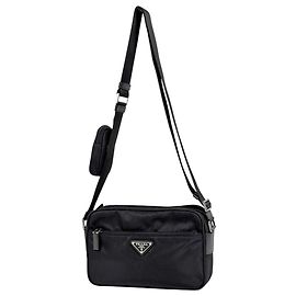 Borsa a tracolla Prada con placca logo PRADA