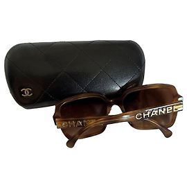 Occhiali da Sole Chanel Marroni con Logo Dorato