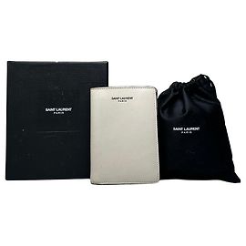 Autre Marque Cartera Vintage Saint de cuero Cream Silver