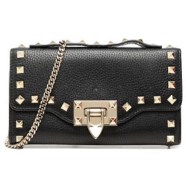 Portafoglio Rockstud con catena e chiusura Valentino in pelle di vitello martellata nera
