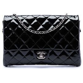 Chanel CC gesteppte Clutch aus Lackleder in Schwarz mit Kette