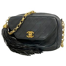 Borsa a tracolla Chanel in pelle d'agnello nera